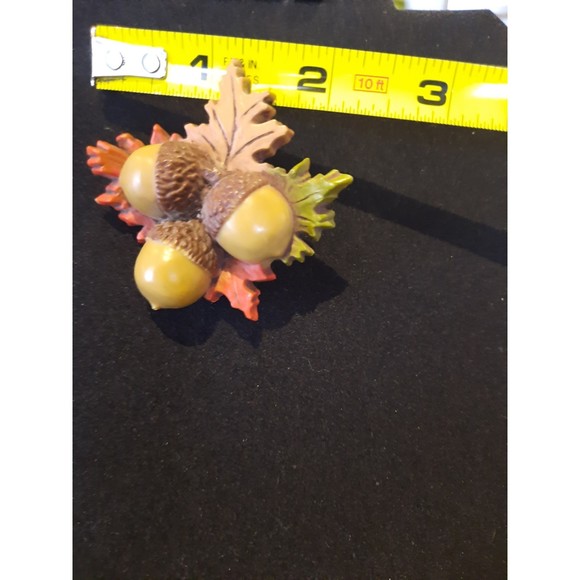 Vintage Plastic Acorn with Oak Leave Pin, Brooch, Fall Pin - Picture 6 of 8
